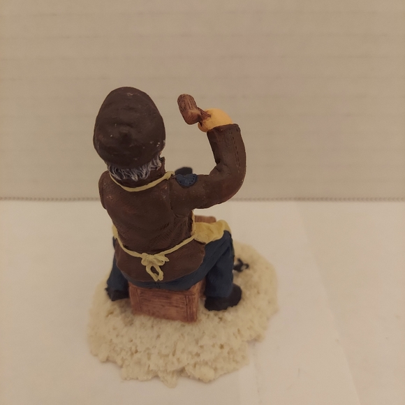 Mervyn's Village Square 1998 Cobbler Figurine - Picture 4 of 7